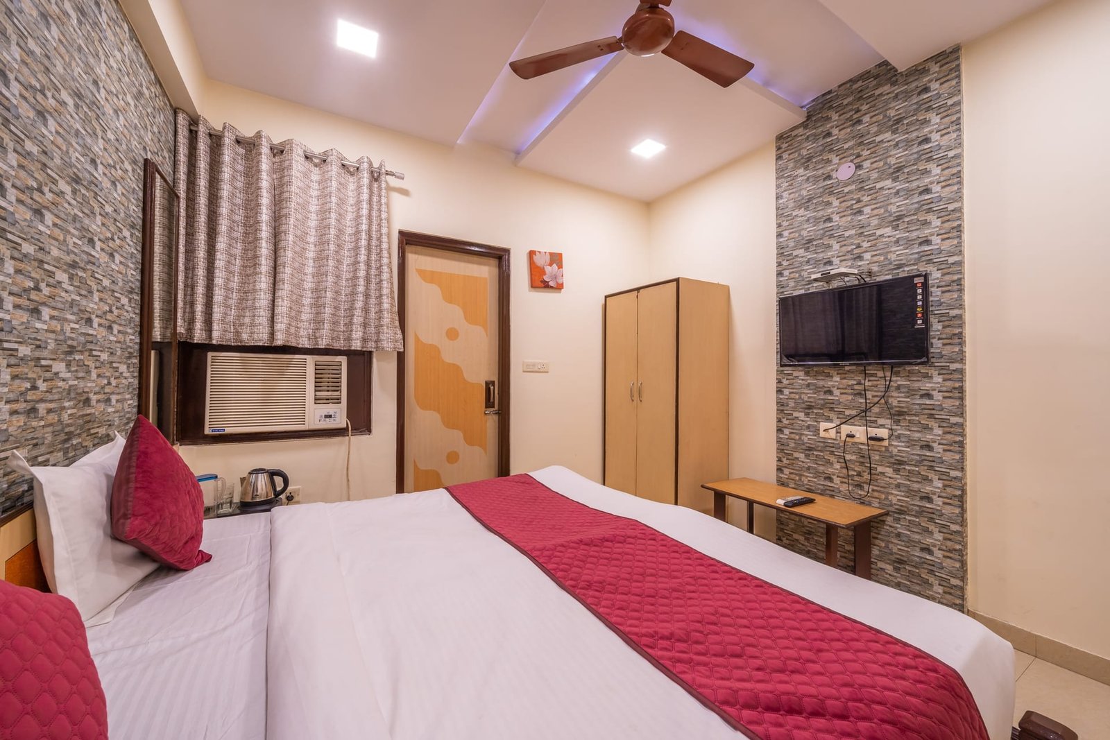 Hotel V Inn · Room 37