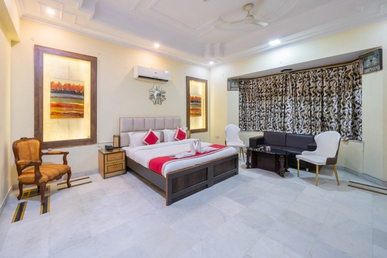 Royal Villa Suite - Image 3